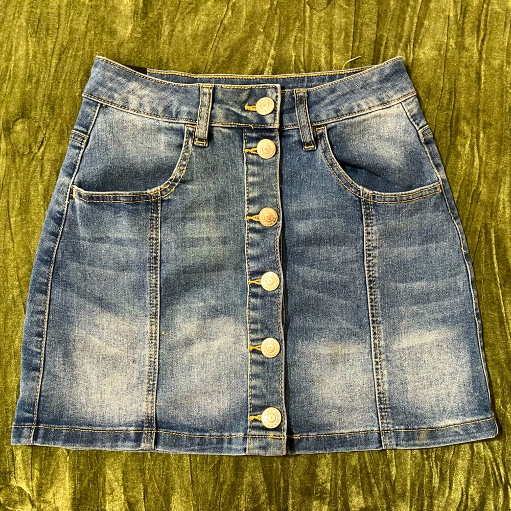 Size small mini skirt